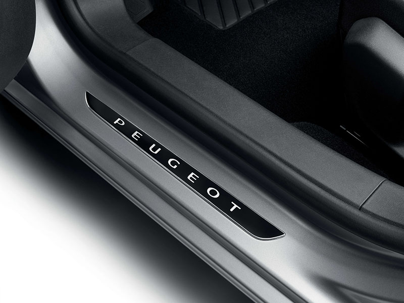 PEUGEOT PEUGEOT 3008 SUV Sill protectors - Dark chrome